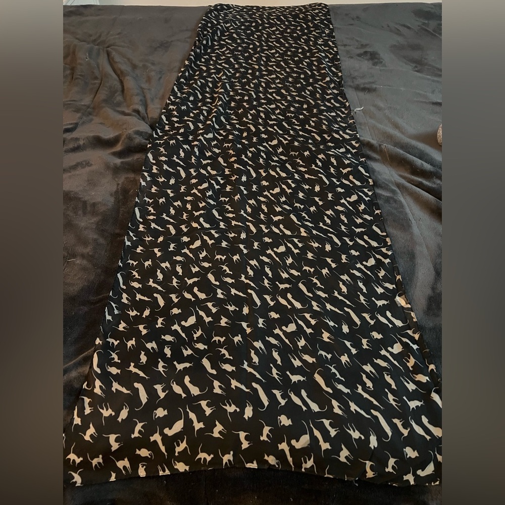 Thin black and white cat scarf